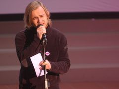 The Support Lesbiens frontman sang a song to bid farewell to Jan Kaplický