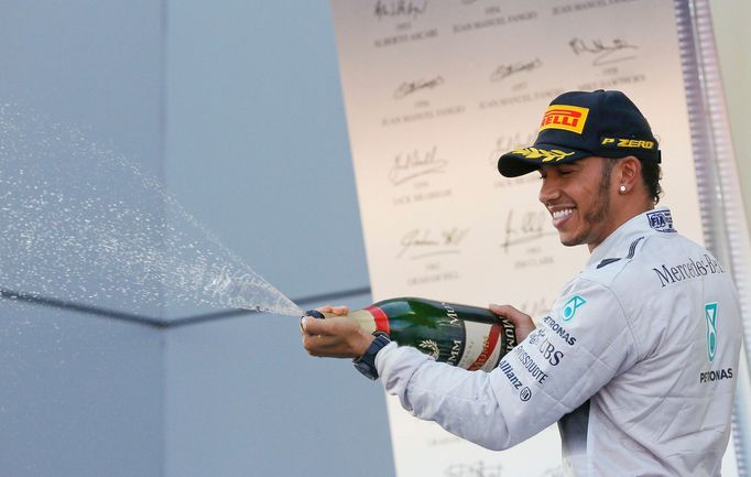 Mercedes Formula One driver Lewis Hamilton of Britain sprays champagne after winning the first Russian Grand Prix in Sochi October 12, 2014. REUTERS/Maxim Shemetov (RUSSI