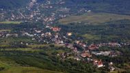 Horní Jiřetín, německy Obergeorgenthal, je město v severozápadních Čechách na úpatí Krušných hor, 8 km severně od Mostu, 2 km západně od Litvínova, 40 km západně od Ústí nad Labem a 90 km severozápadně od Prahy.