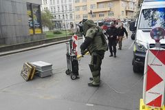 Na náměstí Jiřího z Poděbrad zasahoval pyrotechnik kvůli podezřelému zavazadlu