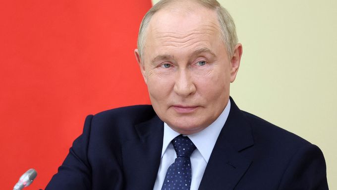 “Jednání s vládou, která útočí na civilisty, nemá smysl,” řekl Putin na poradě s gubernátory