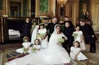 Kensingtonský palác zveřejnil první fotky nové generace Windsorů. Chybí jenom novorozený Louis