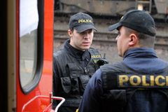 Policie chytila lupiče rabující střední Čechy