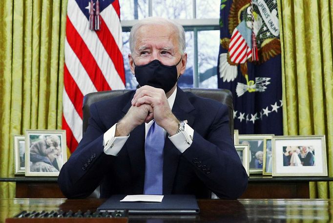 Joe Biden v Oválné pracovně.