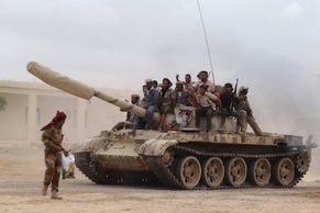 Foto: Saúdové vyslyšeli prosby, udeřili na rebely v Jemenu