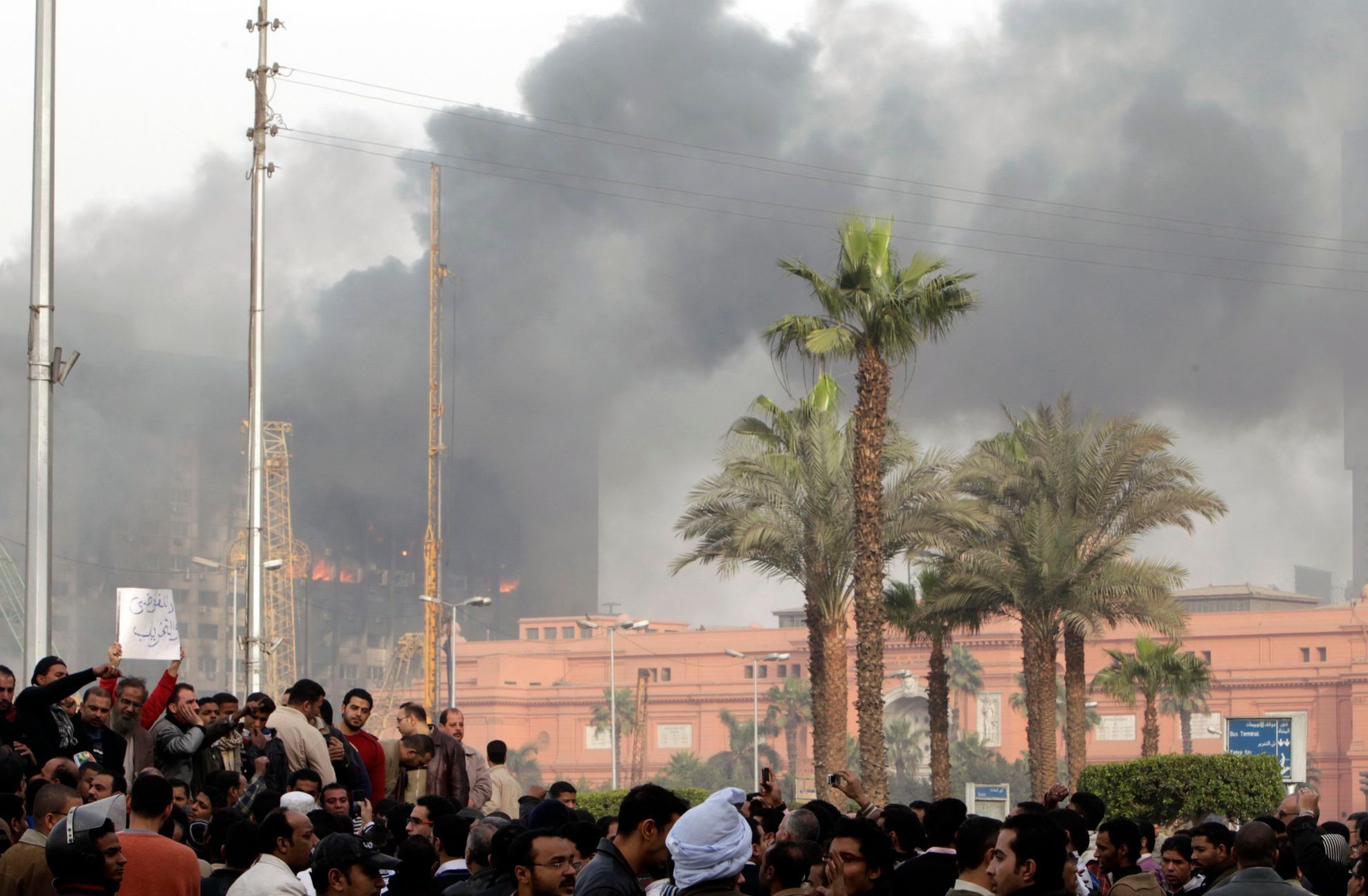 Egyptské protesty pokračují i přes zákaz vycházení