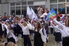 Pan Nikdo proti Putinovi. Film vypráví o ruské škole z "nejšpinavějšího města"