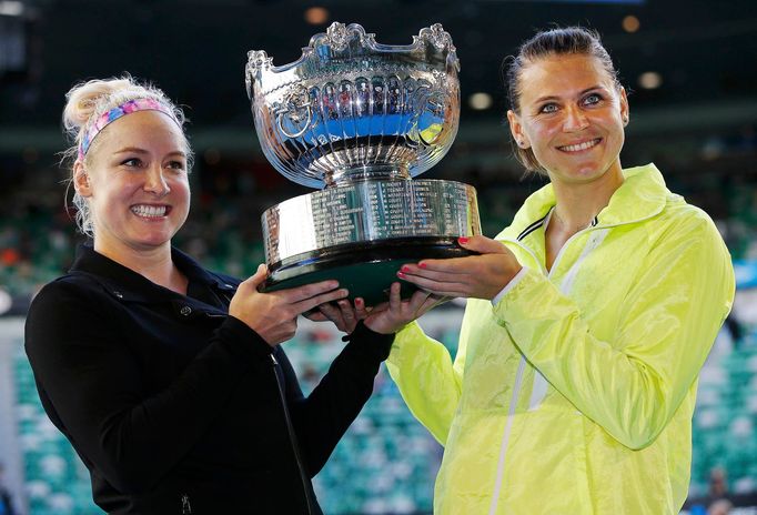 Lucie Šafářová a Bethanie Mattek-Sandsová vyhrály debl na Australian open 2015