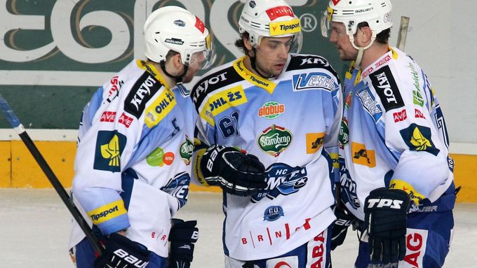 Hokejisté Komety senzačně vyloupili led pražské Sparty hned na úvod semifinálové série.