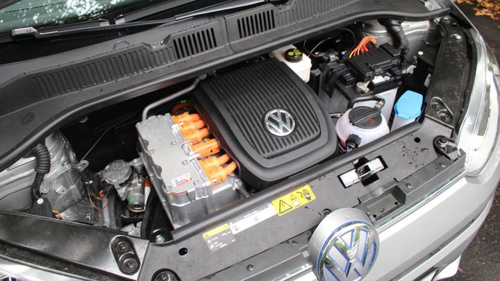 Automobilky dohodly s Merkelovou dotace. Na elektromobil dá vláda každému až 6000 eur
