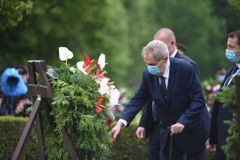 V Lidicích si přeživší připomněli 78 let od vyhlazení obce, památku uctil i Zeman