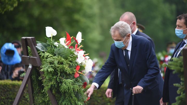 V Lidicích si přeživší připomněli 78 let od vyhlazení obce, památku uctil i Zeman