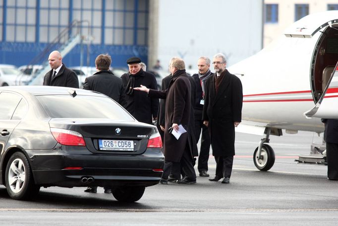 "Byl takový milý a hodný, bude nám trochu chybět, ale evidentně na druhé straně ho bylo více potřeba," zavzpomínala na Václava Havla v polském rádiu TOK FM ikona boje proti komunismu v Polsku Lech Walesa (na snímku). Ten na rozloučení s posledním československým a prvním českým prezidentem zastupuje současnou polskou hlavu státu Bronislawa Komorowského, který se kvůli nemoci musel omluvit.