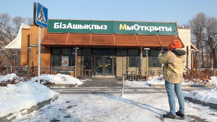 V Kazachstánu otevřely bývalé restaurace McDonald's. Přišly ale o značku; Zdroj foto: Reuters