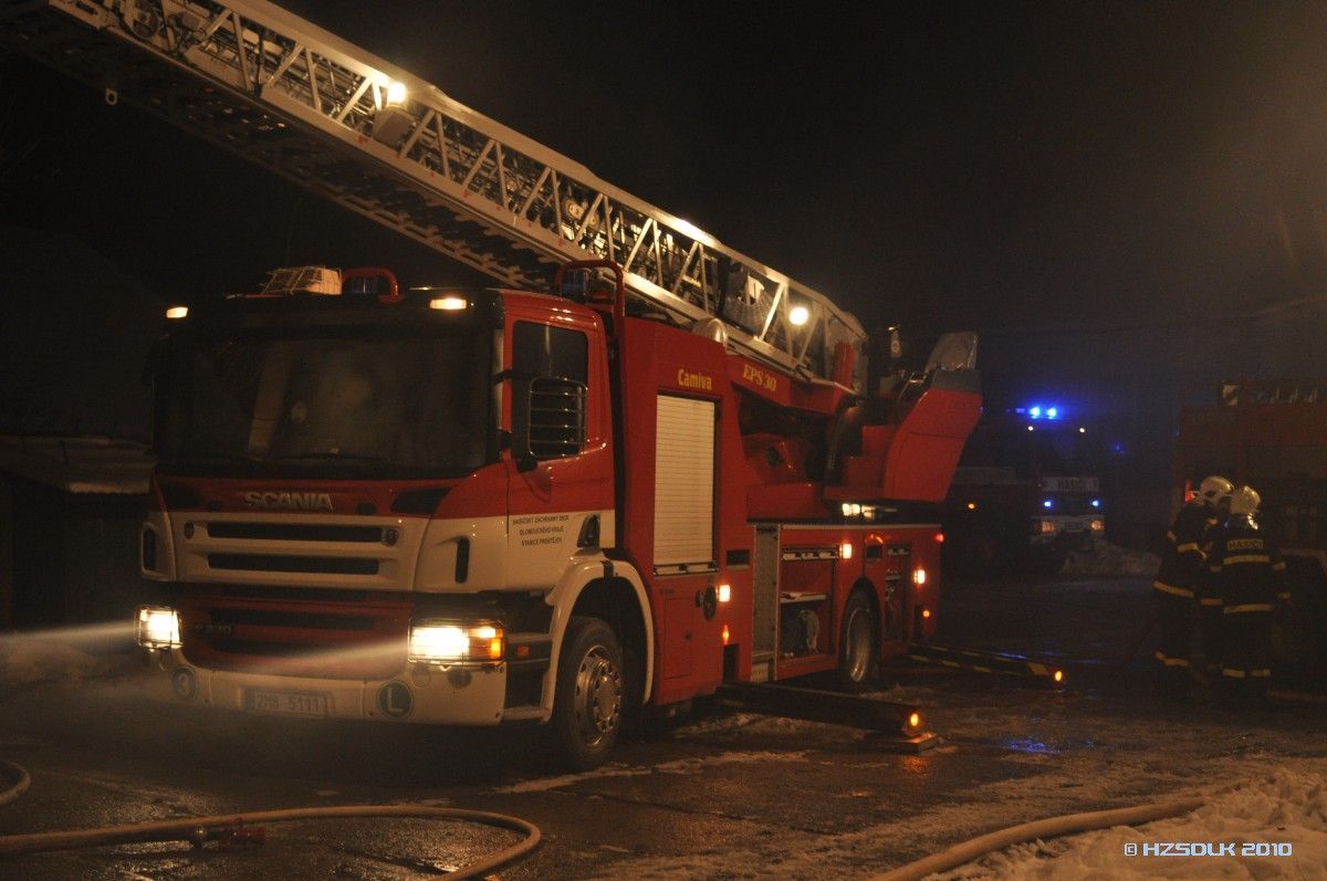 Požár průmyslové budovy v Plumlově na Prostějovsku