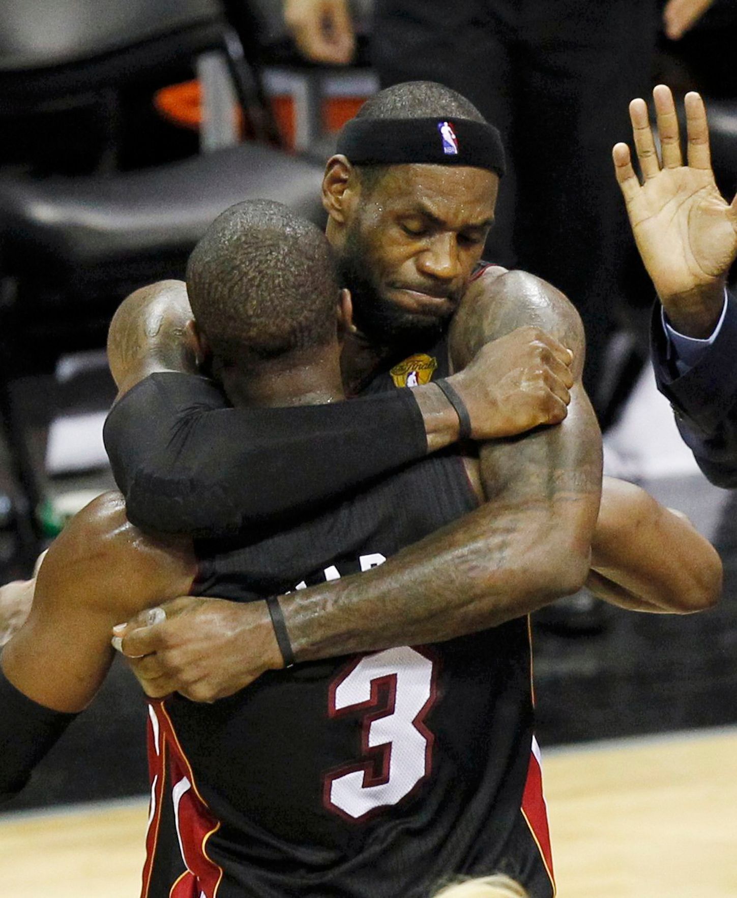 Basketbalisté James a Wade slaví vítězství Miami ve finále NBA