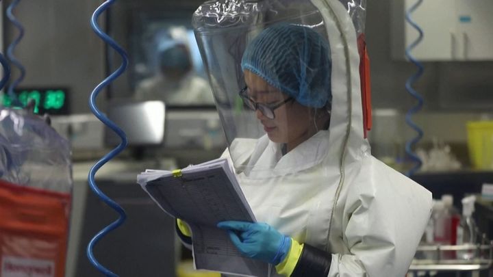 Nejnovější záběry z wuchanské laboratoře. Takto Čína vyvrací únik viru