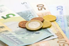 Slovensko omezí používání drobných mincí. Nákupy se budou povinně zaokrouhlovat