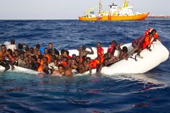 Lodě zachytily během dvou dnů u Itálie zhruba 1500 migrantů