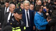 Celou středu žilo Nizozemsko parlamentními volbami. Favoritem byl šéf krajně pravicové Strany pro svobodu (PVV) Geert Wilders.