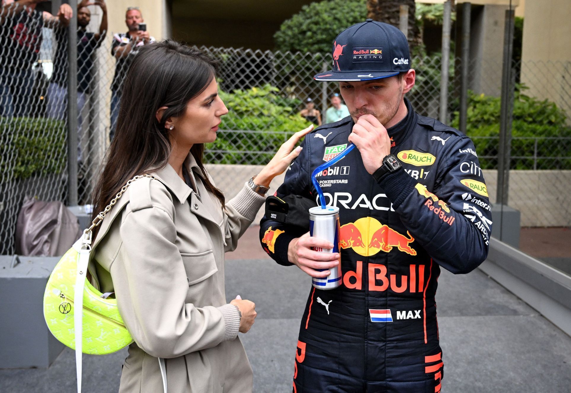 Max Verstappen z Red Bullu s přítelkyní Kelly Piquetovou ve Velké ceně Monaka 2022