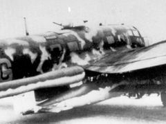 Bombardovací He 111 s podvěšenou střelou V-1.