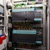 Činnost celé sochy řídí systém Siemens Simotion P320. Socha je dálkově připojena k síti Deus Machine Network, ta umožňuje vzdálený servisní a diagnostický přístup.