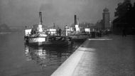 Praha - přístav lodí na Vltavě. Pořízeno v roce 1937.