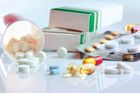 Češi utrácejí za nelegální "zázračné léky" miliony, riskují nejen peníze. Úřad je na prodejce krátký