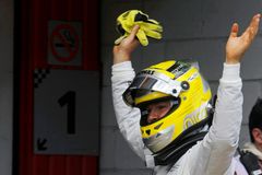 Španělskou kvalifikaci ovládl Mercedes, vyhrál Rosberg