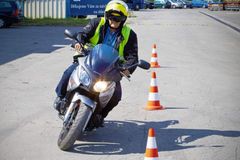 Uchazečů o řidičák na motocykl po zpřísnění pravidel letos asi ubude, hlásí autoškoly