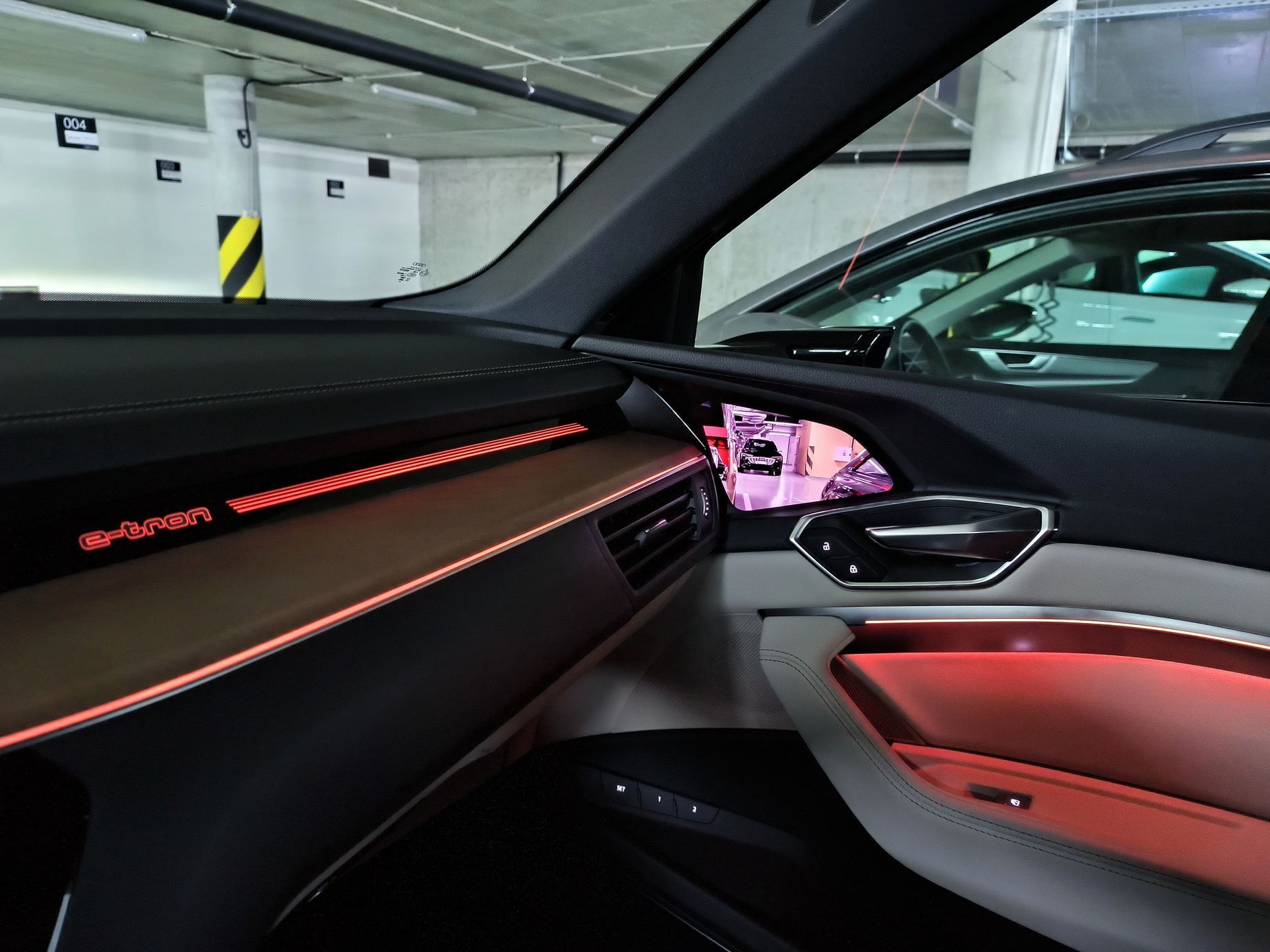 Audi Q8 55 e-tron (2023)