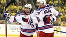 Mats Zuccarello a Chris Kreider (New York Rangers)