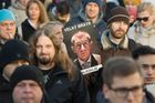 Tisíc lidí protestovalo v Praze proti EET a vládě. Na demonstraci mluvil i Václav Klaus mladší