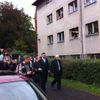 Nečas před ubytovnou ve Varnsdorfu