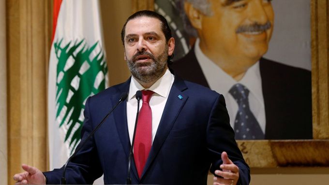 Libanonský premiér Saad Harírí oznamuje rezignaci.