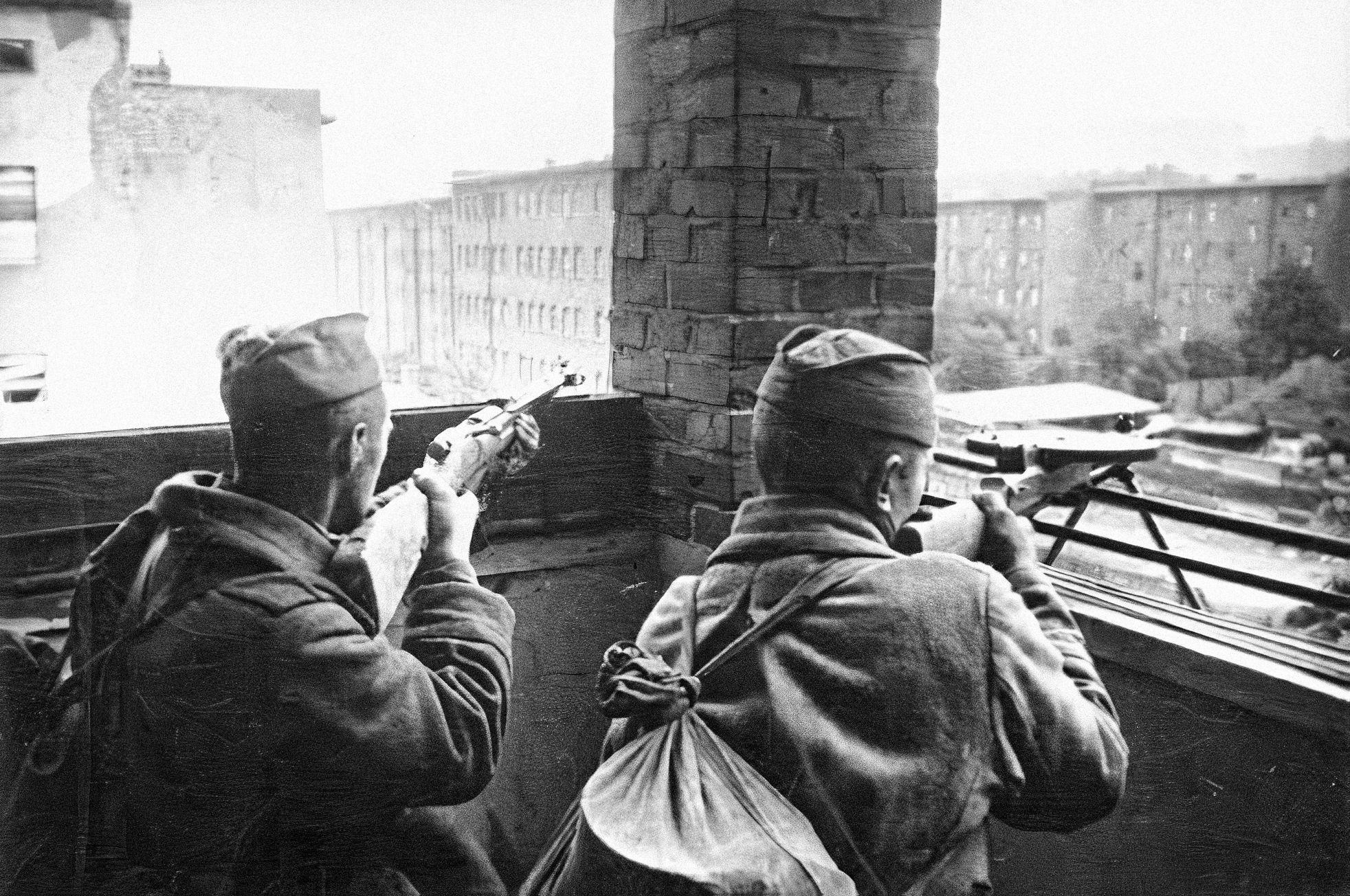 Последние дни великой отечественной войны. Советские солдаты в Берлине 1945.