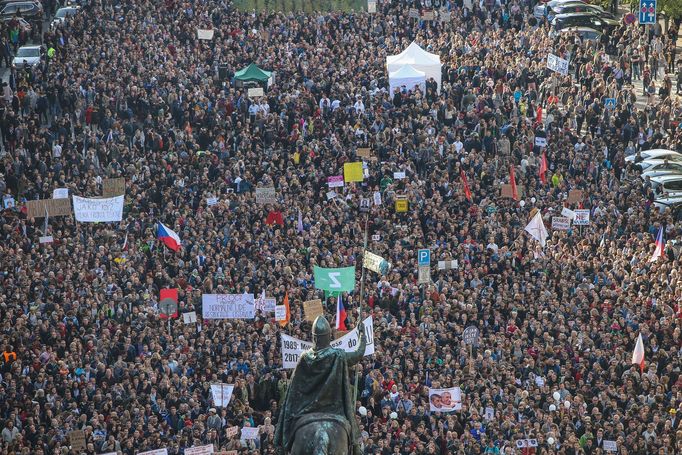 Demonstrace na Václavském náměstí.