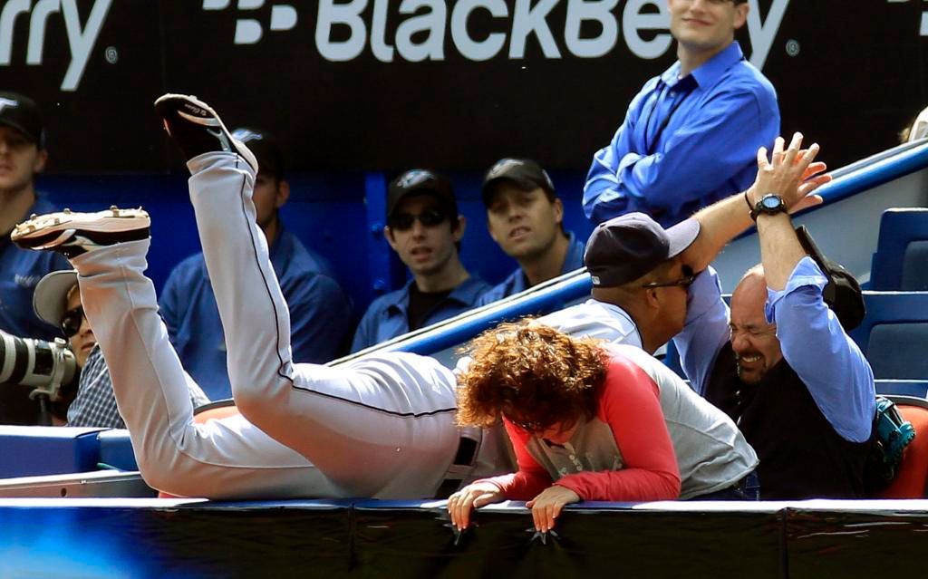 Tak takhle může taktéž vypadat baseball. Jose Lopez ze Seattle Mariners během zápasu s Toronto Blue Jays v nejlidnatějším městě Kanady.