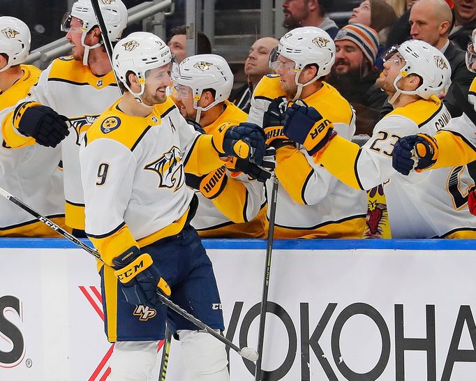 NHL 2019/20, Edmonton - Nashville: Filip Forsberg oslavuje gól Nashvillu na 1:1.