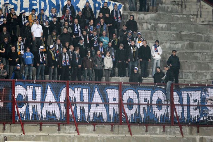 Fotbaloví fanoušci Baníku Ostrava v utkání proti Dukle Praha ve 14. kole Gambrinus ligy 2012/13.