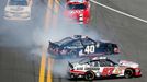 NASCAR Nationwide Series, havárie v Daytoně: Joe Nemechek (87),  Reed Sorenson (40)