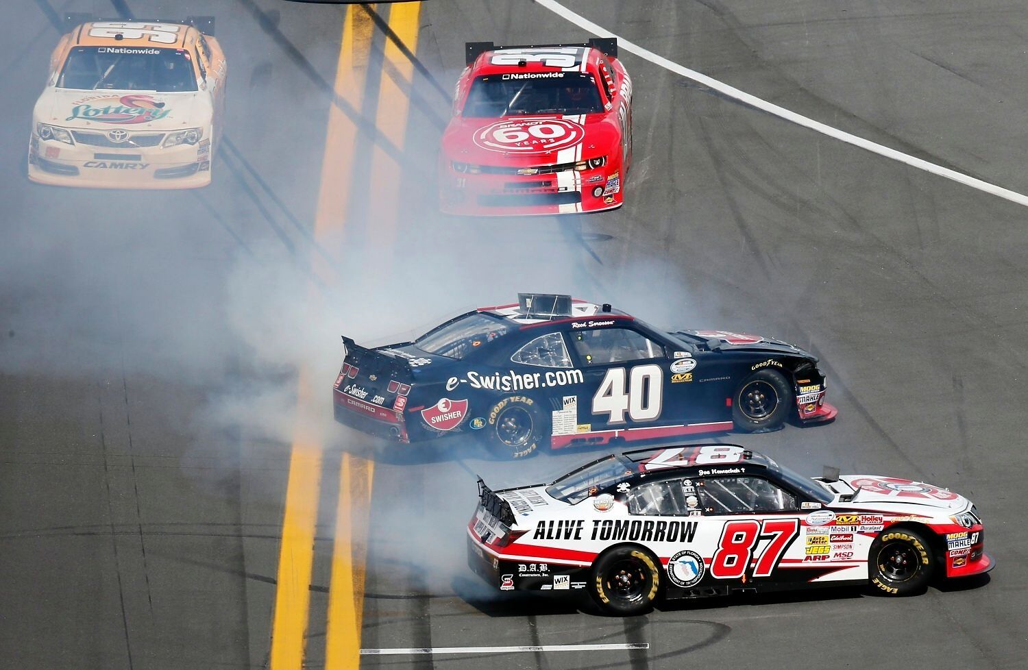 NASCAR Nationwide Series, havárie v Daytoně: Joe Nemechek (87),  Reed Sorenson (40)