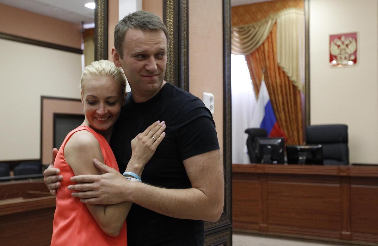 Alexej Navalnyj s manželkou u soudu