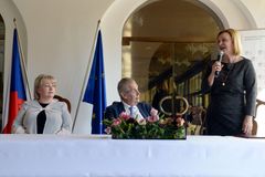 Zeman zahájil návštěvu Rakouska, podpořil návrh v zemi postavit českojazyčnou školu