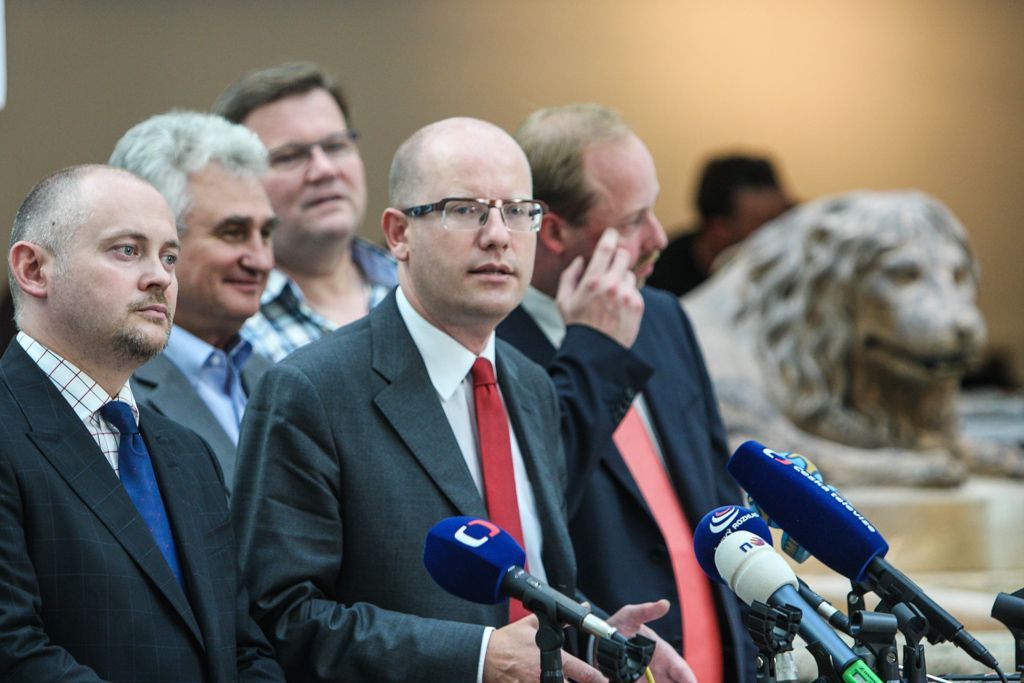 Rusnok lobuje za důvěru vládě
