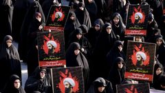 Íránky protestují v Teheránu proti popravě Nimra Bákira Nimra.