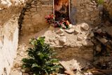 Zemětřesení nepřežila ani kaplička Madonna della Cona nad vesnicí.