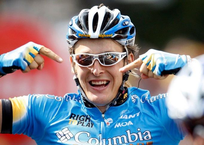 Němec Marcus Burghardt z týmu Columbia se raduje z vítězství v cíli 18. etapy Tour de France