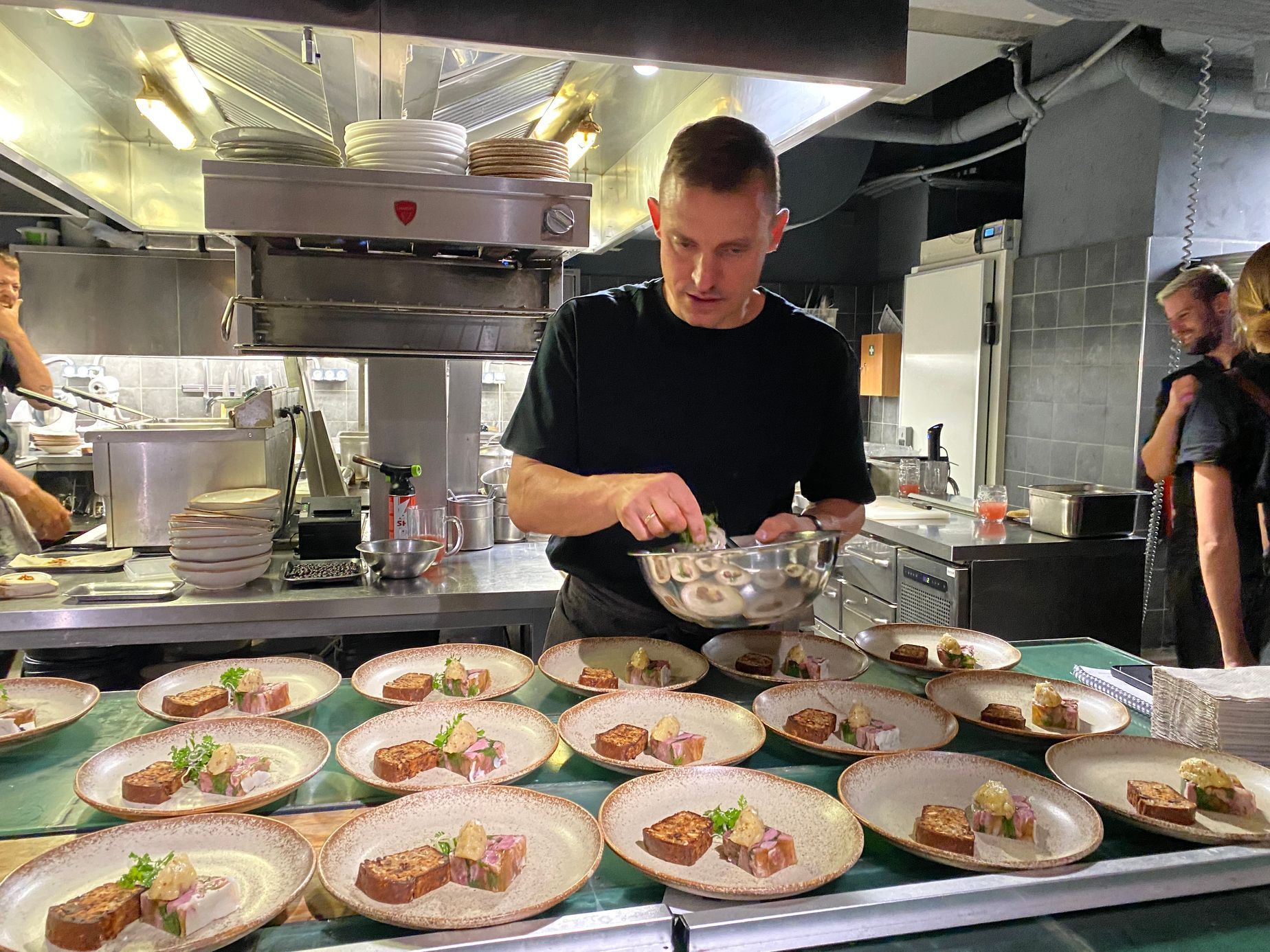 Jídlo v české restauraci na EXPO 2025